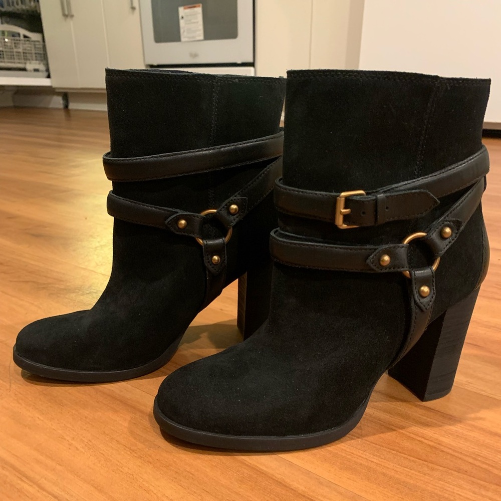 Black UGG sued boots